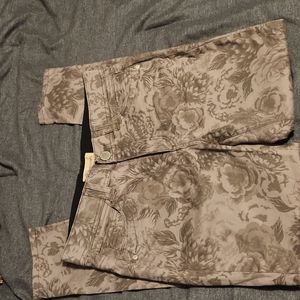 Democracy Ab Technology size 8 floral skinny pants/ capris